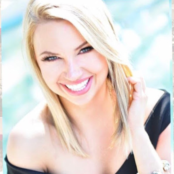 Meet your Posher, Lori - Picture 1 of 1